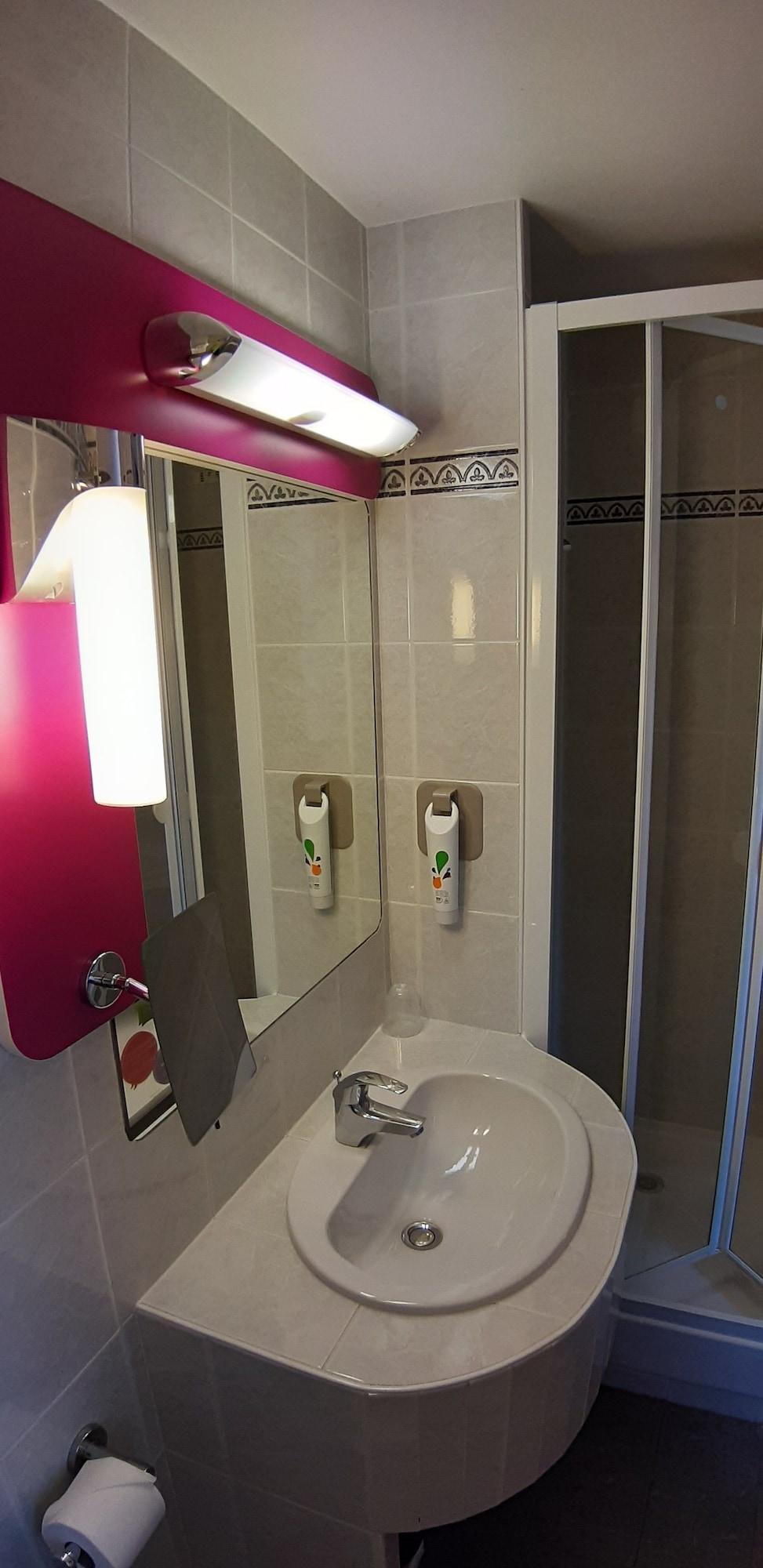 Hotel Ibis Styles Bourg En Bresse Esterno foto